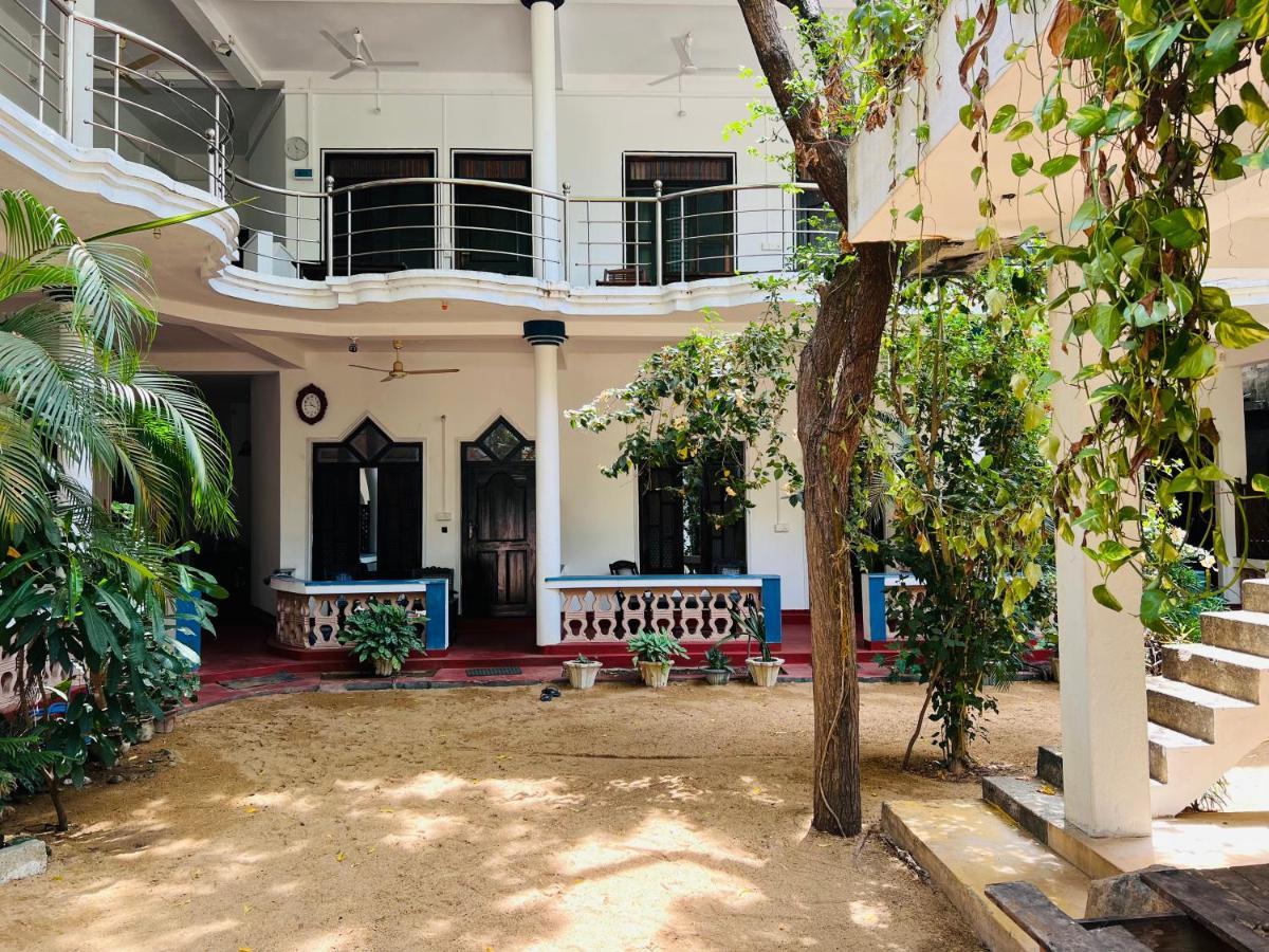 Sea Rock Beach Hotel Arugam Bay Exterior photo