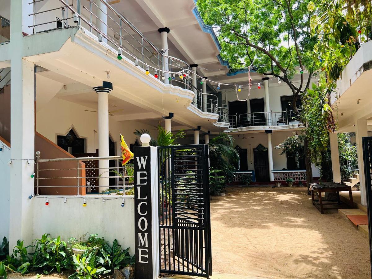 Sea Rock Beach Hotel Arugam Bay Exterior photo